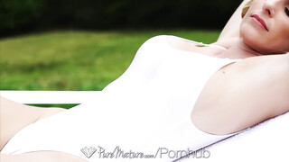 Cory Chase popója megkefélve