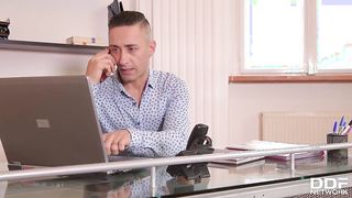 Sienna Day kettő kárót kap