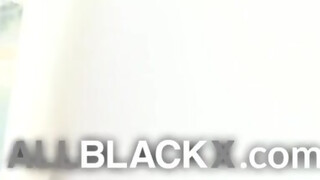 AllBlackX - Lala Ivey a méretes cicis tini