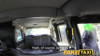 Fake Taxi zöld hajú lány segglyuka kúrható