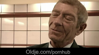 Magyar pornófilmes nőci szexel idős manussal - Oldje