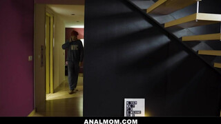 Canela Skin ánusza keményen megrakva - Anal mom