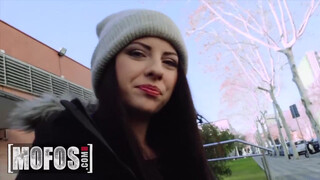 MOFOS – Rebecca Volpetti méretes farokkal bekúrva